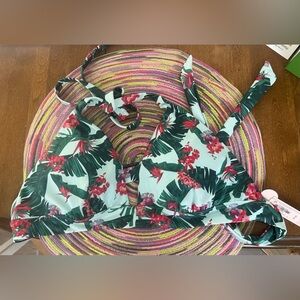 VS Victoria’s Secret Triangle Swim Top push-up Removable Pads New with Tags